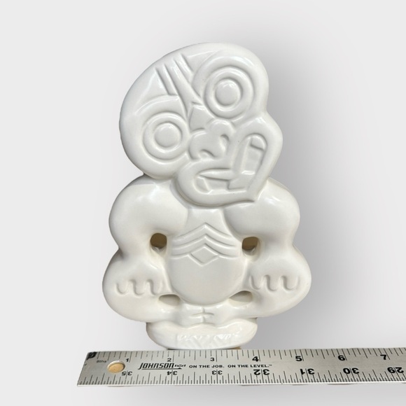 STUDIO CERAMICS White Maori Hei-Tiki 7" Statue Figurine Kiwiana New Zealand - Picture 5 of 9